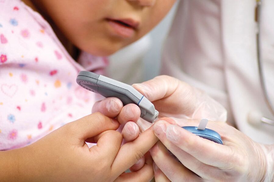 Type 1-diabetes komt vaak voor bij kinderen en vereist controle van de bloedsuikerspiegel